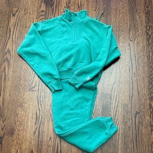 🎈🎈VICTORIA’S SECRET Green Sweatsuit